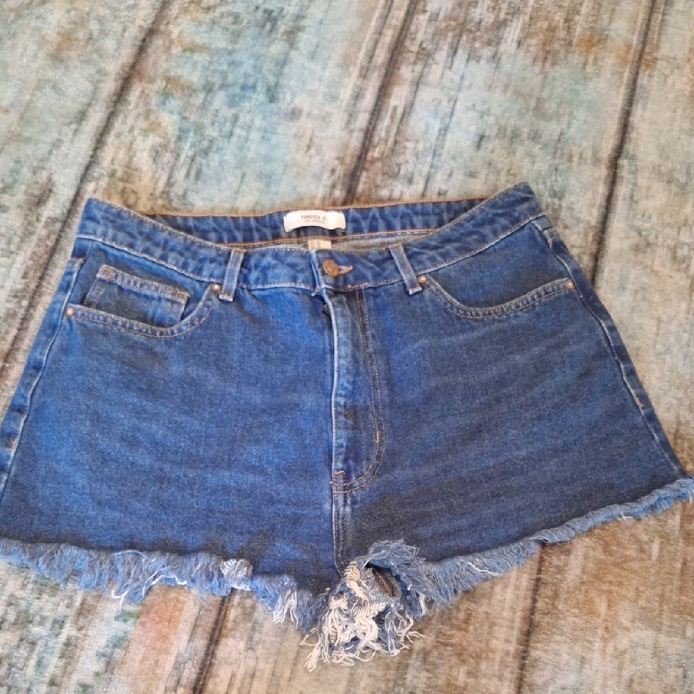 🔥🔥CLEARANCE ITEM🔥Forever 21 Denim Blue Frayed Shorts. Size 29